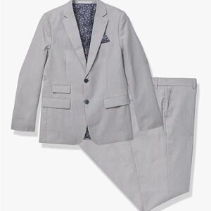 Kids Isaac Mizrahi kids Light Gray suit 
Blazer and pants